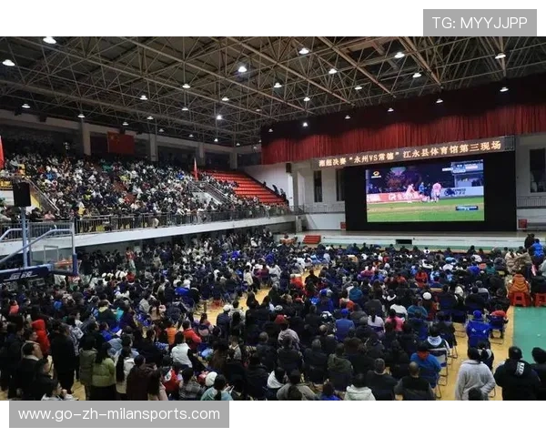 《比赛现场：观众热情点燃整个舞台》，观众在比赛现场用英语怎么说